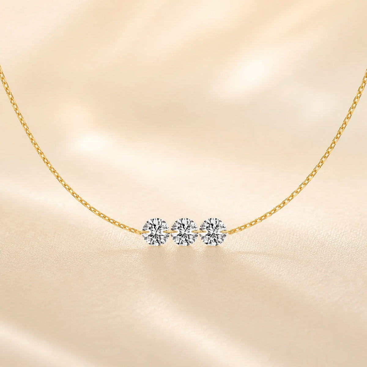 Selunyra Round Diamond Necklace product view 1