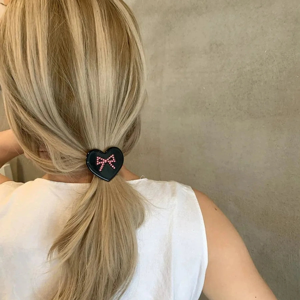 Selunyra Black Heart Clip product image 2