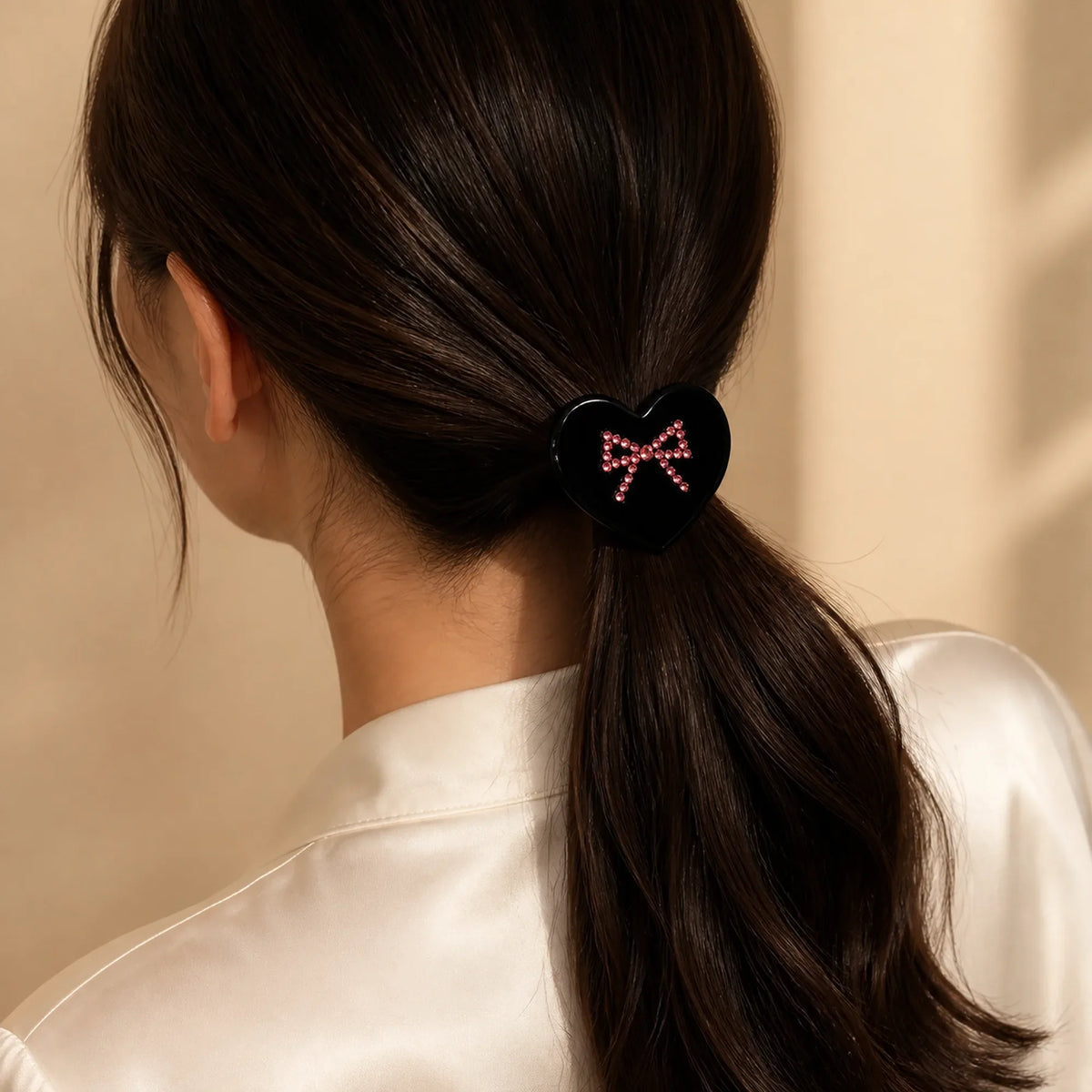 Selunyra Black Heart Clip wearing image 1