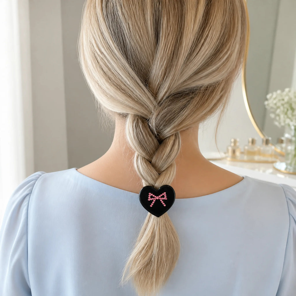 Selunyra Black Heart Clip wearing image 2