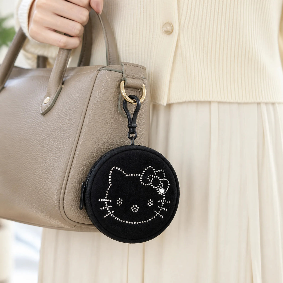 Selunyra Kitty Mini Bag carried lifestyle image 1