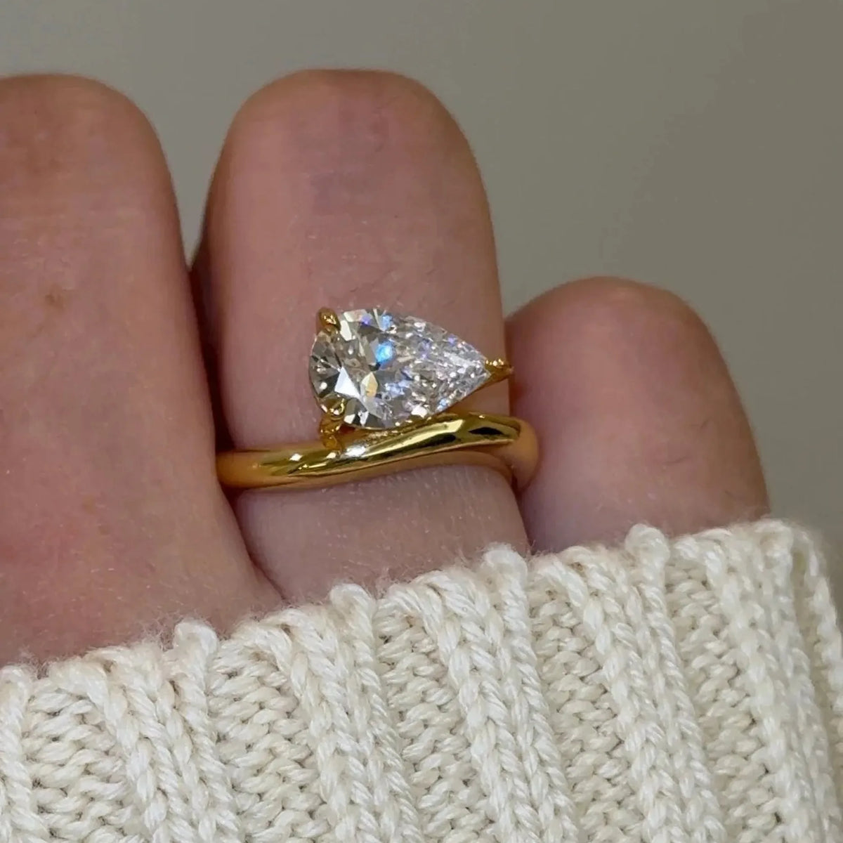 Selunyra Alba Ring product view 3
