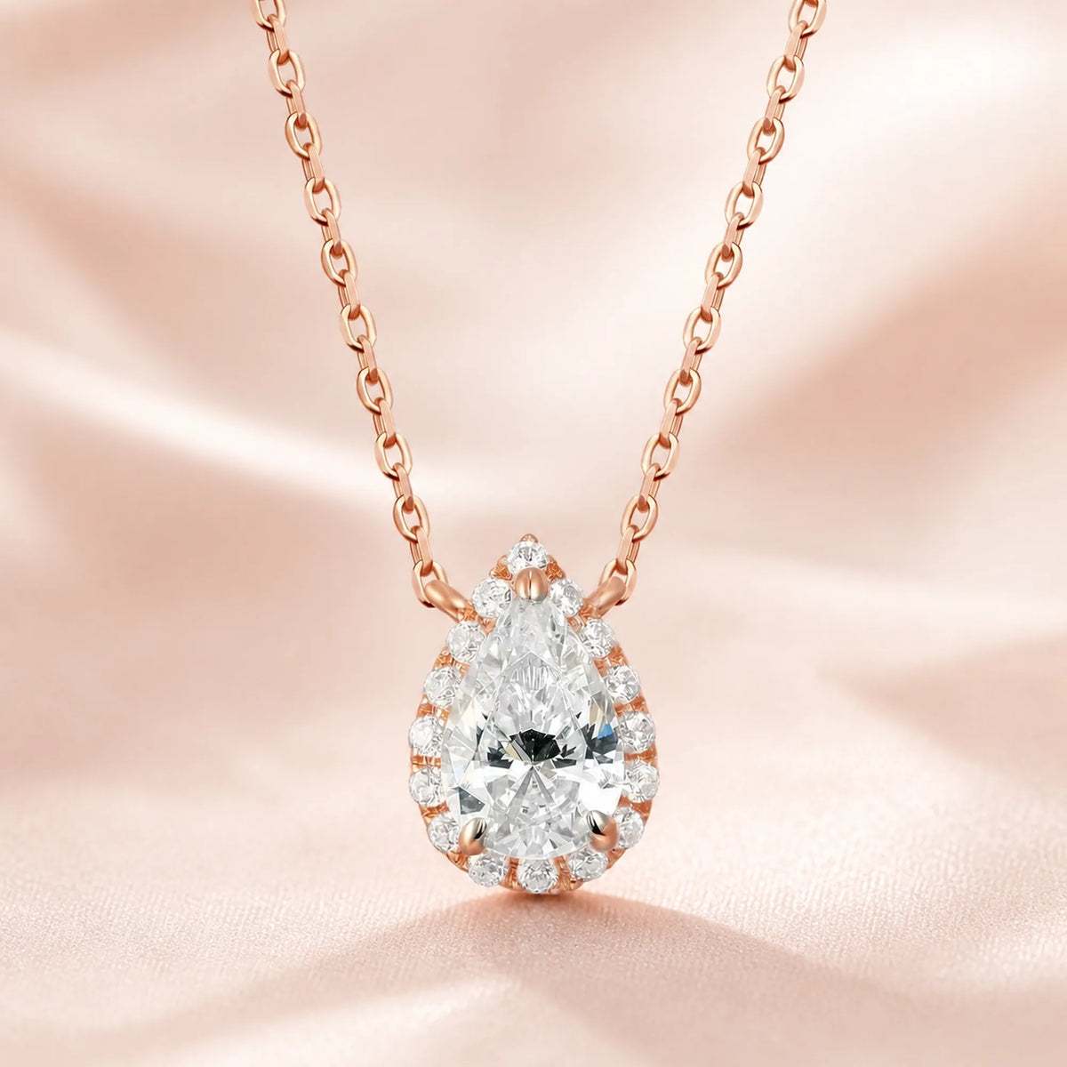 Selunyra Oval Necklace product view 1