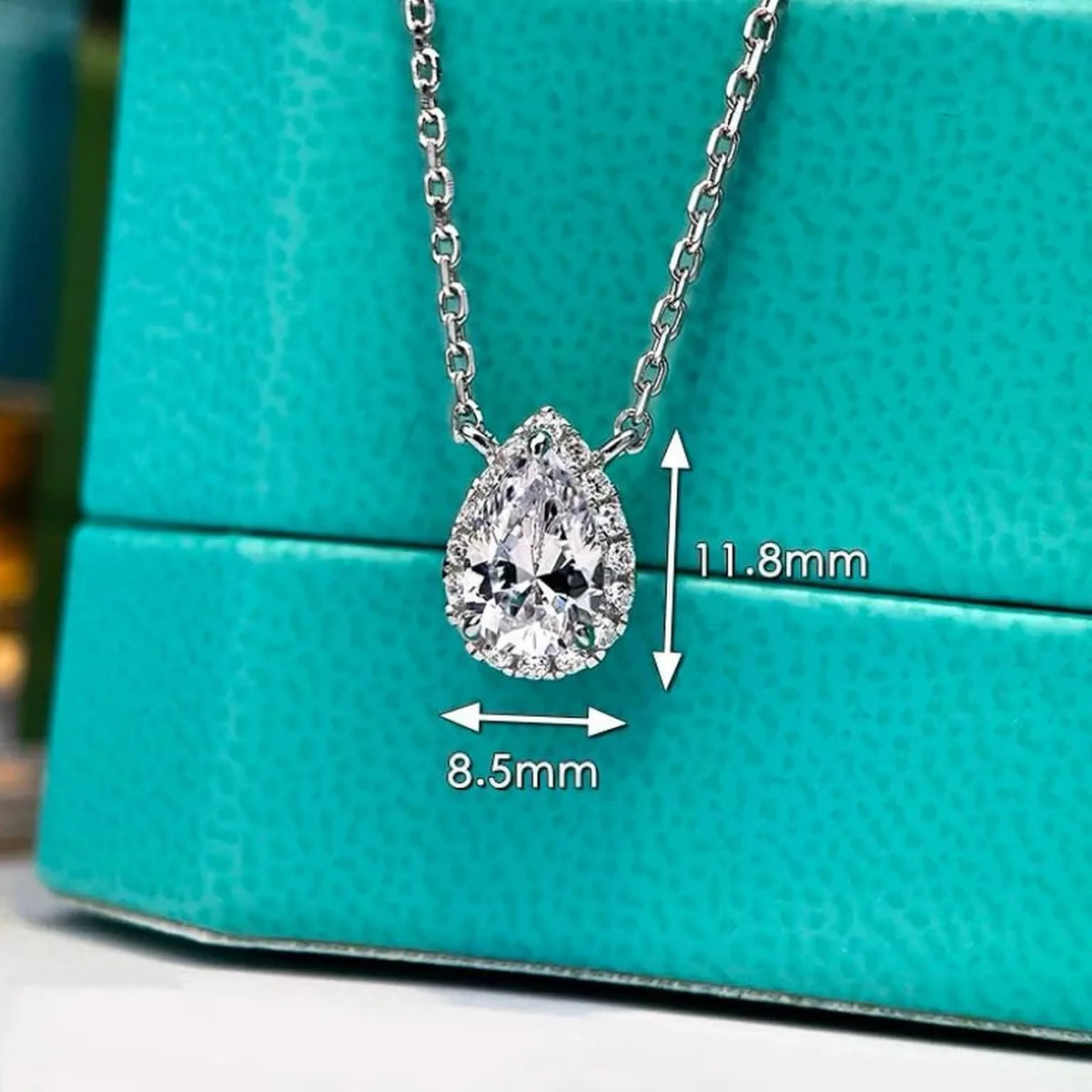 Selunyra Oval Necklace product view 3