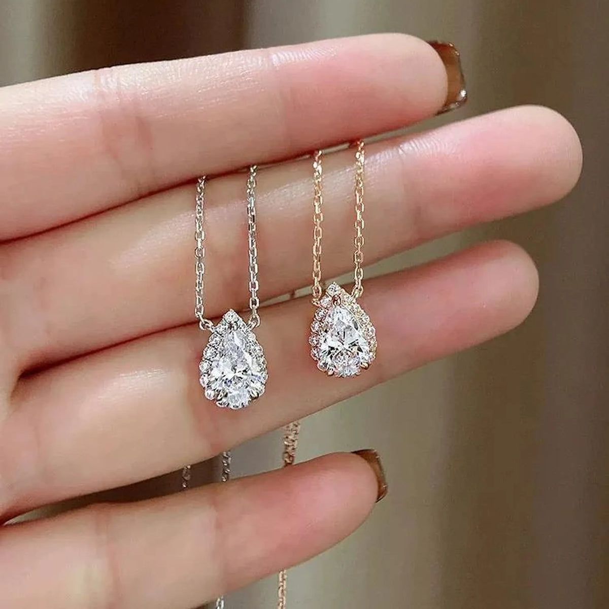 Selunyra Oval Necklace product view 4