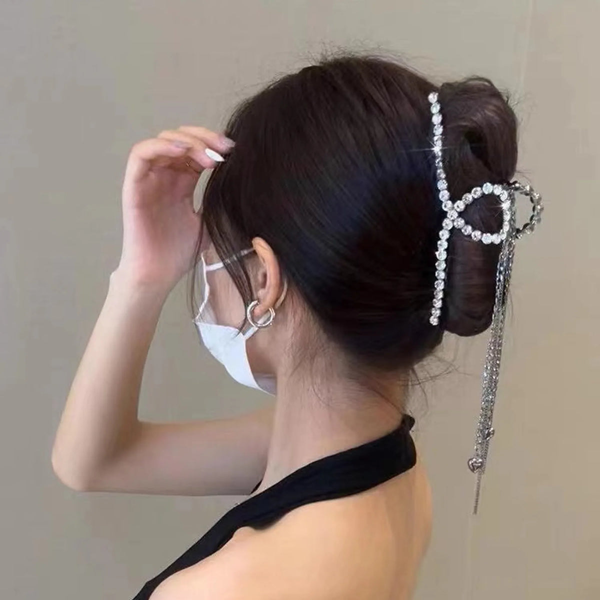 Selunyra Annie Claw Clip worn from a rear angle