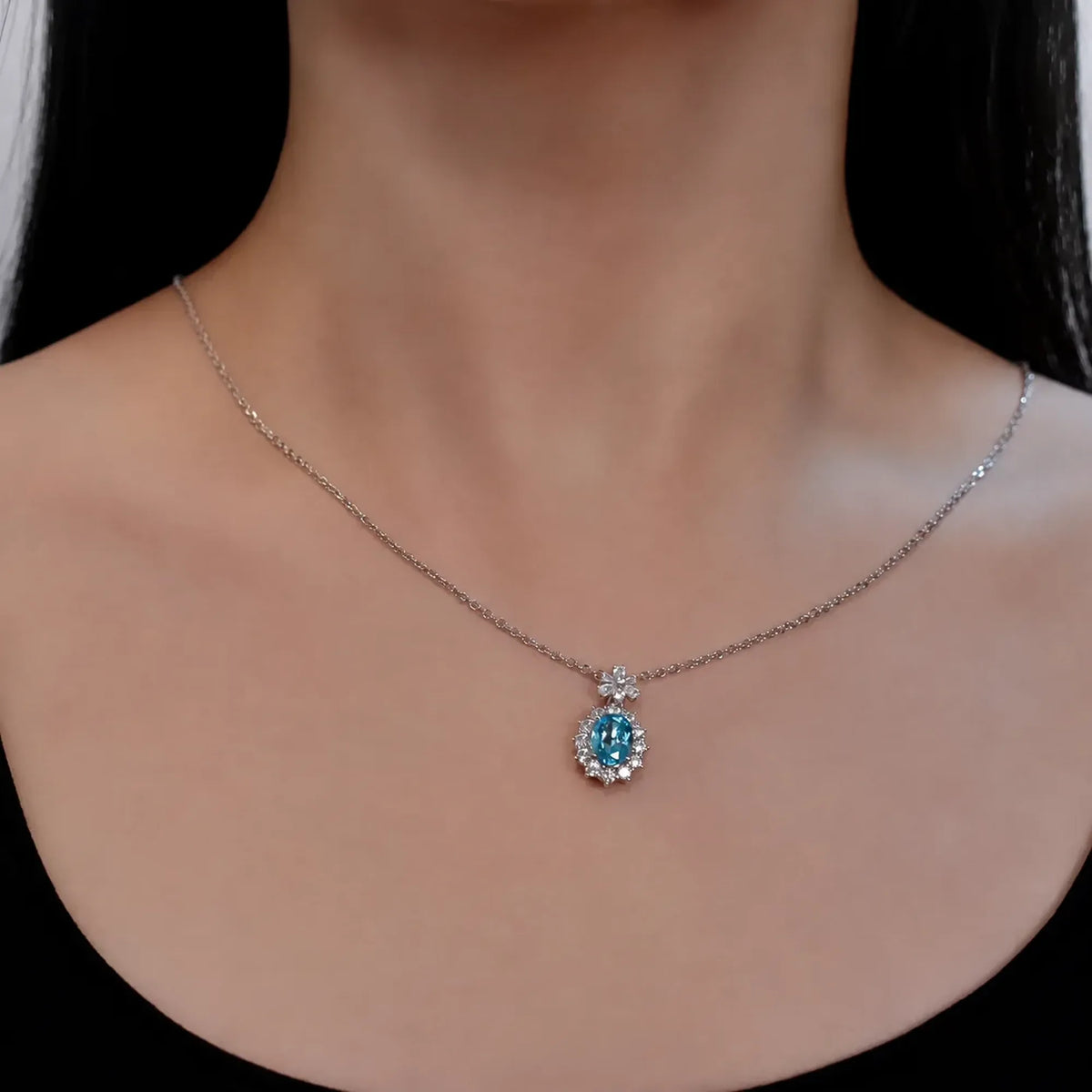 Selunyra Aquamarine D Necklace front close-up