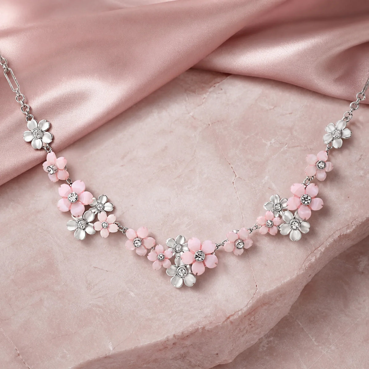 Selunyra Blossom necklace product view