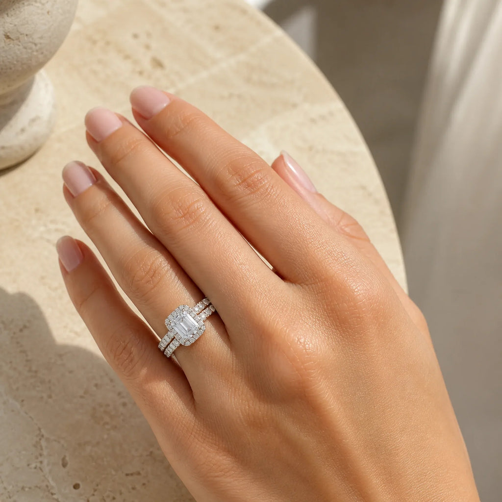 Selunyra Chicago Ring Set worn on hand 2