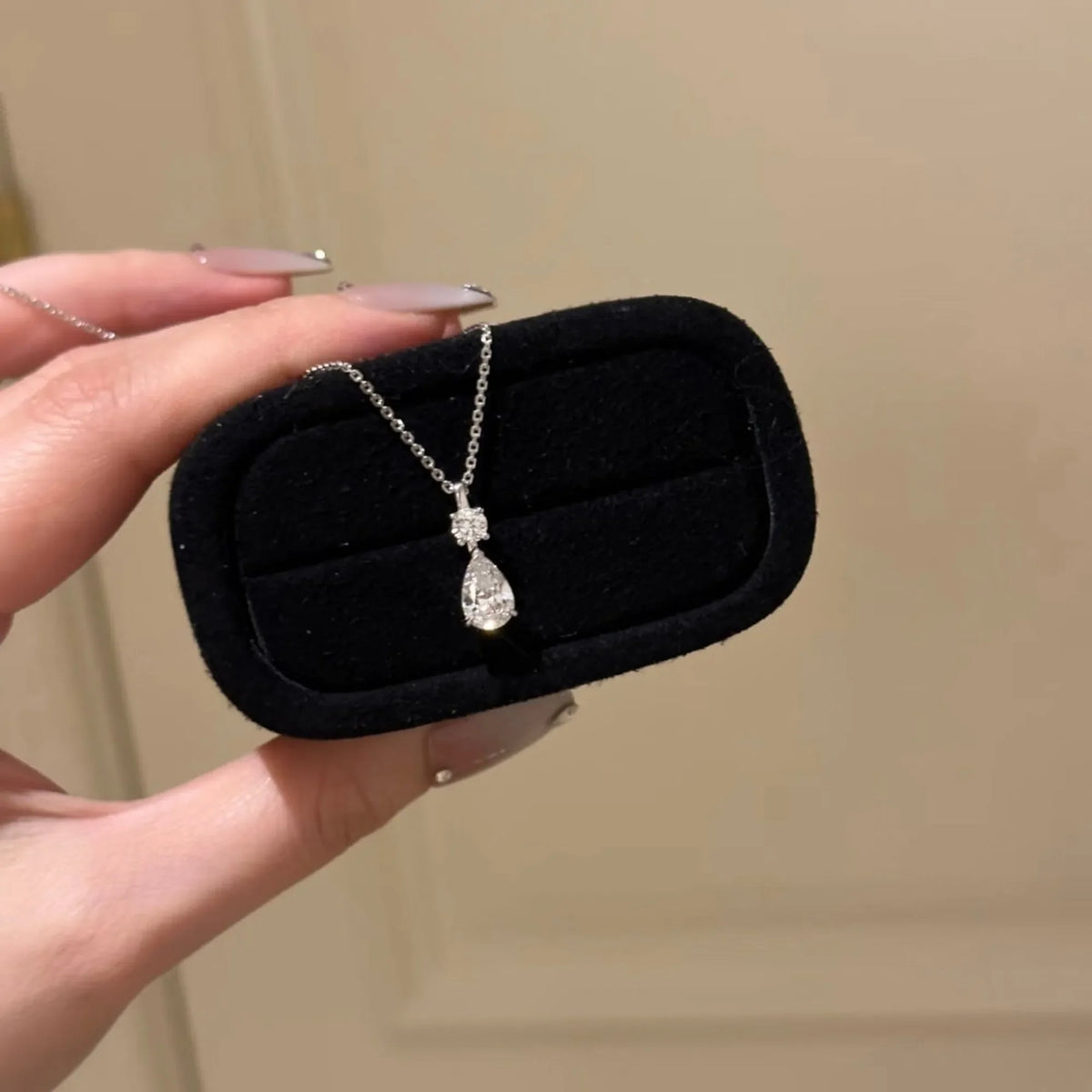 Selunyra Drop Diamond Set necklace product detail
