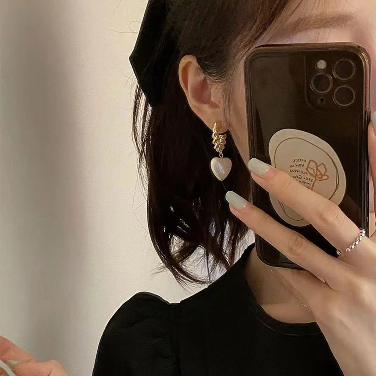 Selunyra Heart-shaped Pearl Pendant Drop Earring mirror styling