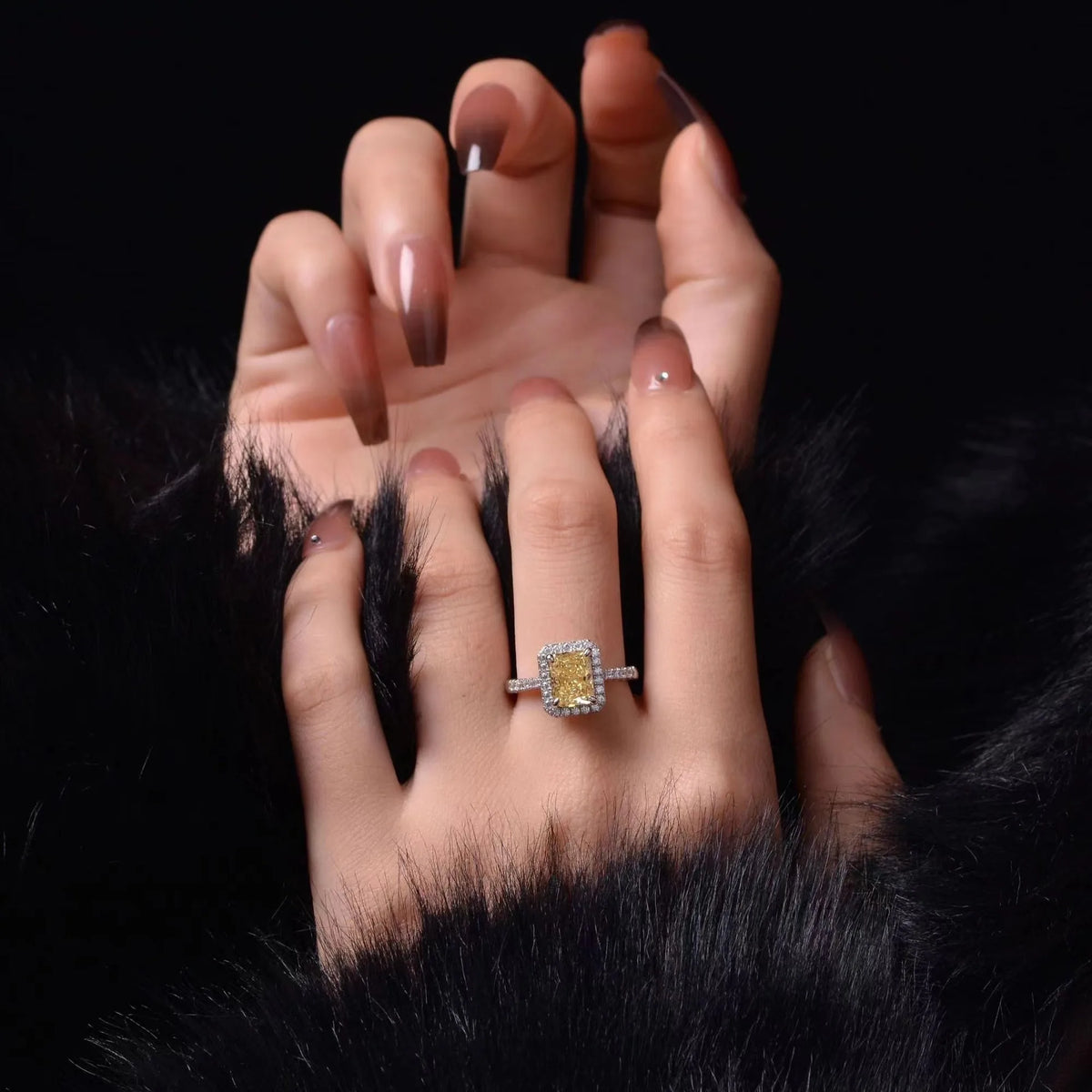 Selunyra Mars Ring yellow stone worn on hand