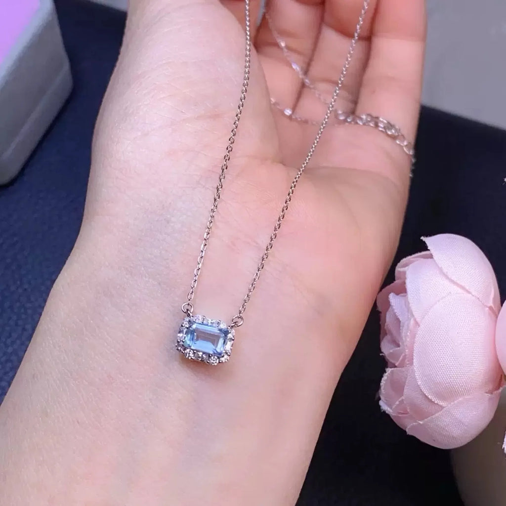 Selunyra Natural Aquamarine Elsa Necklace hand-held detail