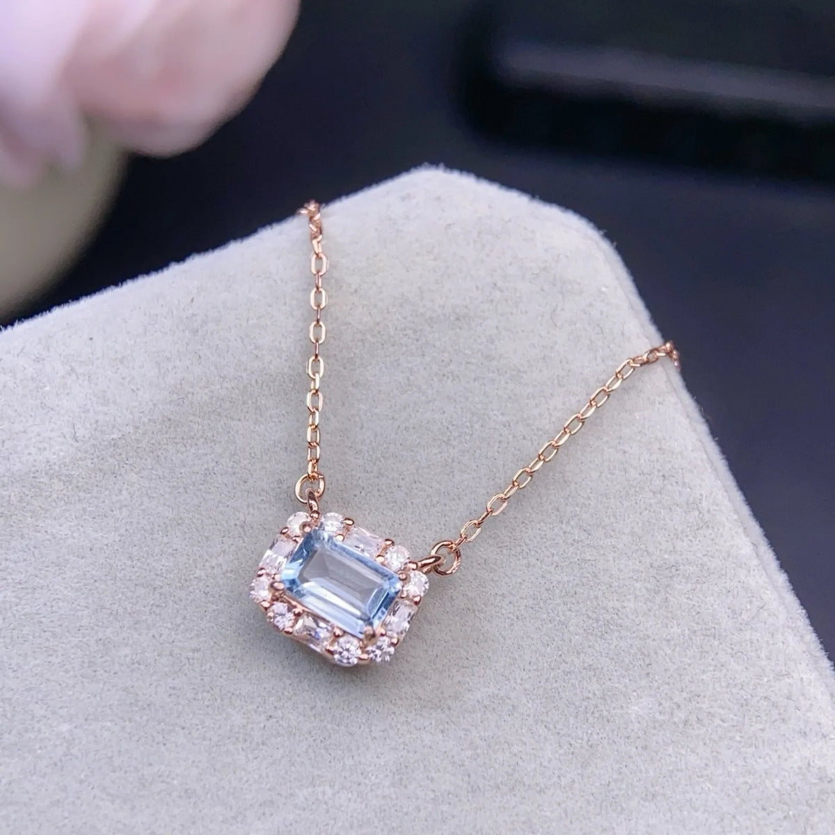 Selunyra Natural Aquamarine Elsa Necklace rose gold display detail