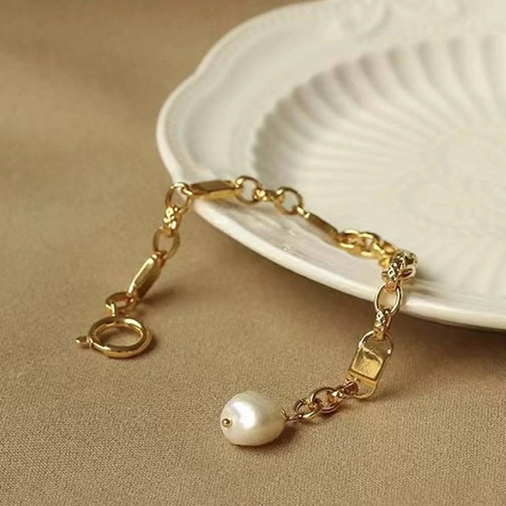Selunyra Pearl Bracelet product styling