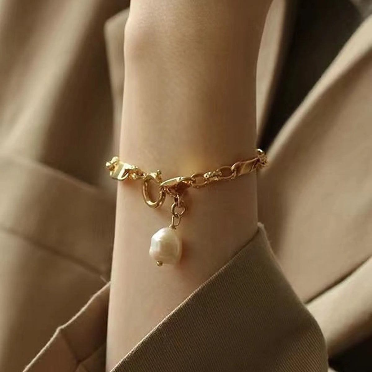 Selunyra Pearl Bracelet worn close up