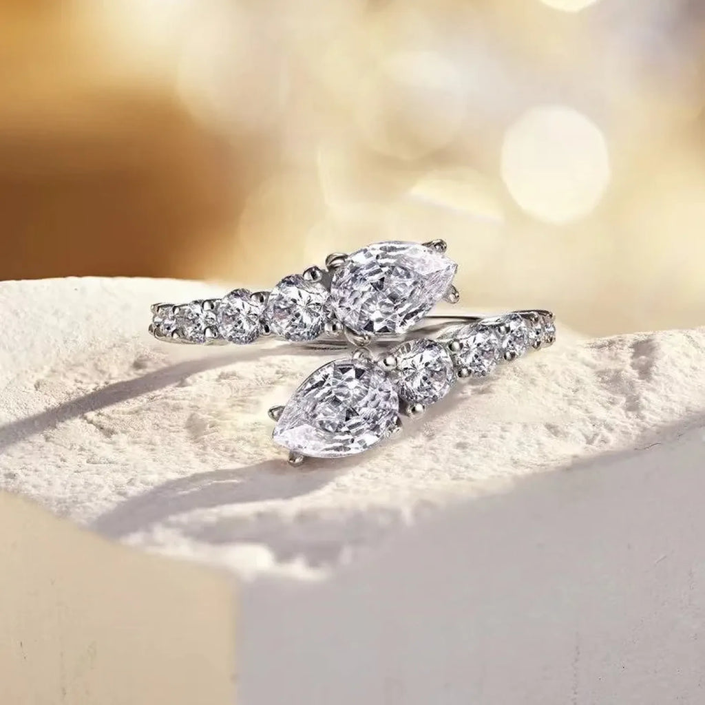 Selunyra Snack open bypass ring with pear-shaped stones