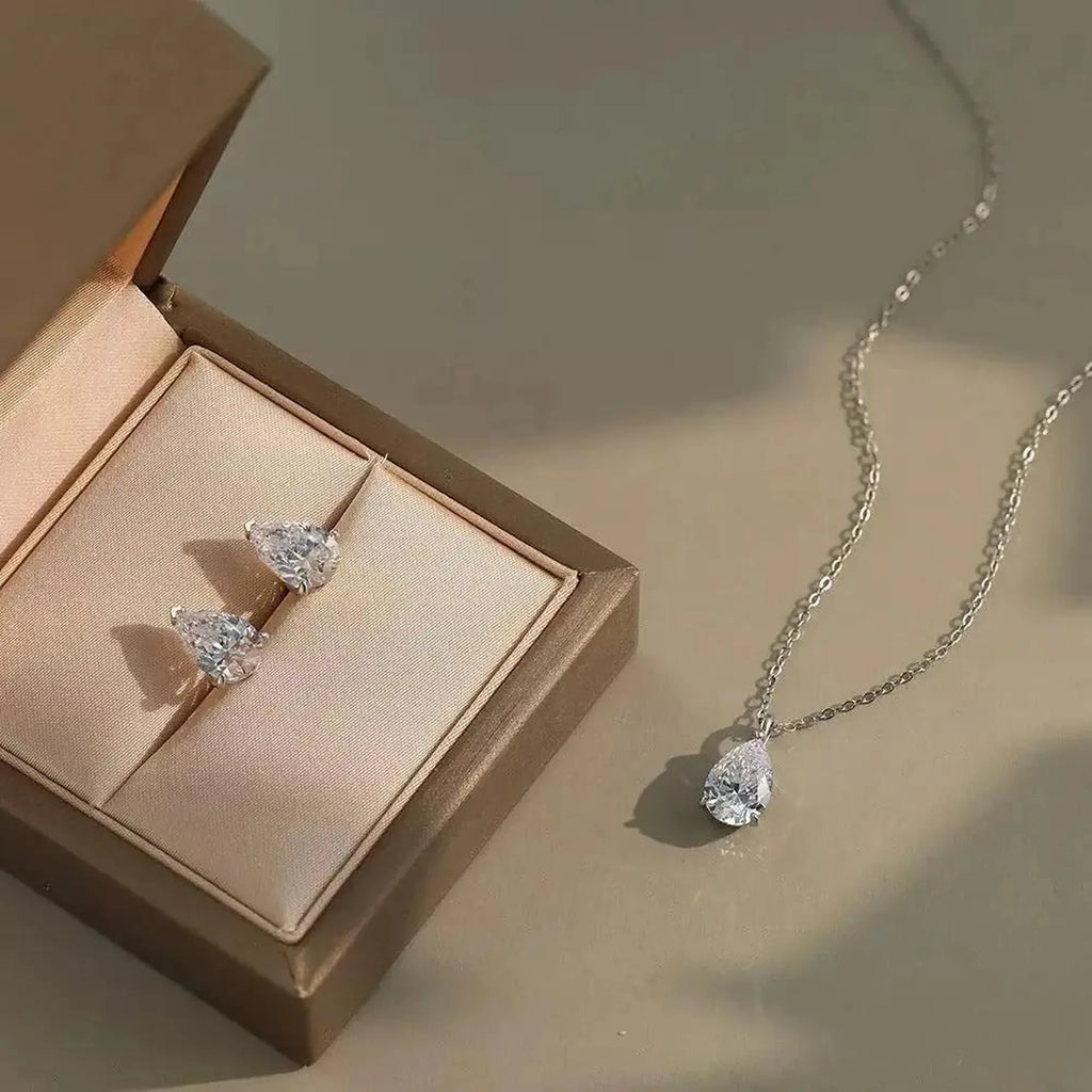 Selunyra Teardrop Diamond Necklace product image 2