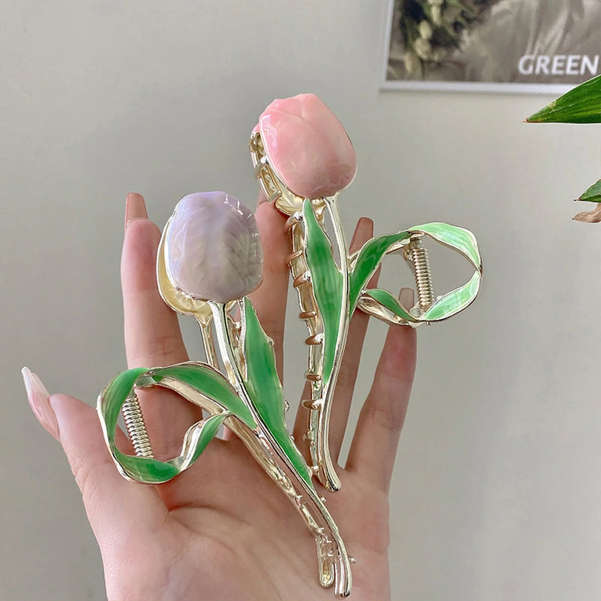 Selunyra Tulip Claw Clips in pink and purple