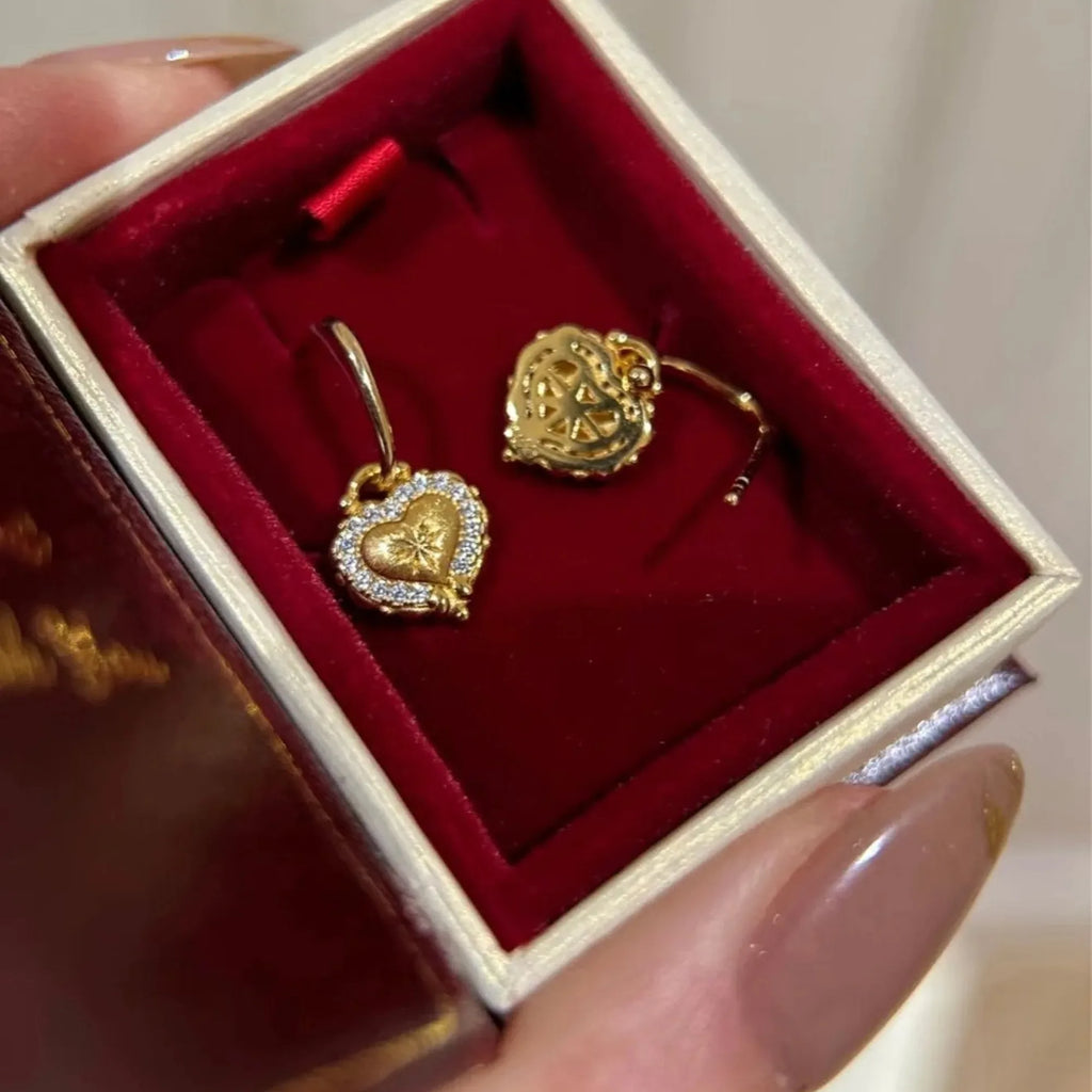 Selunyra Vintage Brushed Gold Diamond Earrings product image 3